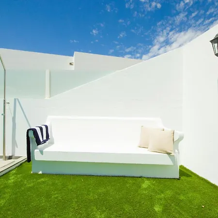 El Golfo - By Az Puerto del Carmen (Lanzarote)